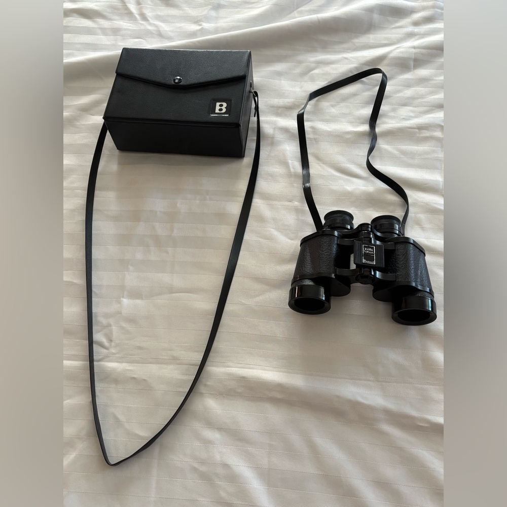 Bushnell Insta Focus Black Binoculars and Case (Good Condition)
